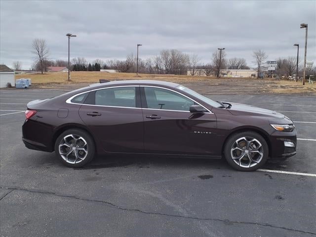 Used 2021 Chevrolet Malibu 1LT with VIN 1G1ZD5ST8MF026650 for sale in Hastings, Minnesota